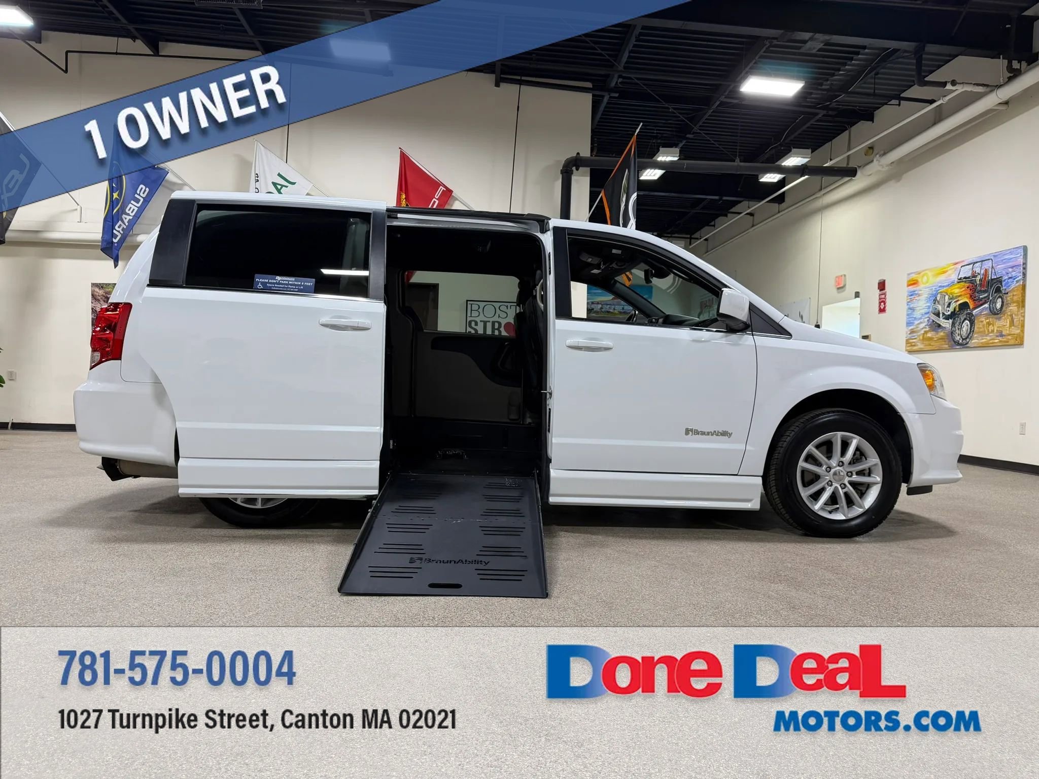 Used 2019 Dodge Grand Caravan SXT FWD image 1