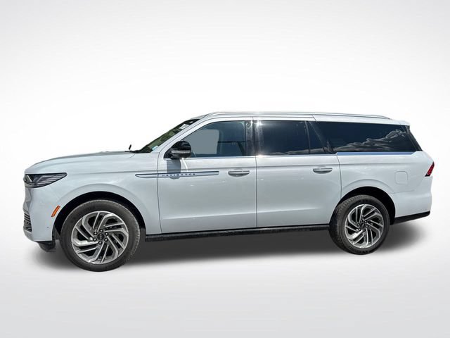 Used 2025 Lincoln Navigator L Reserve AWD/4WD image 2
