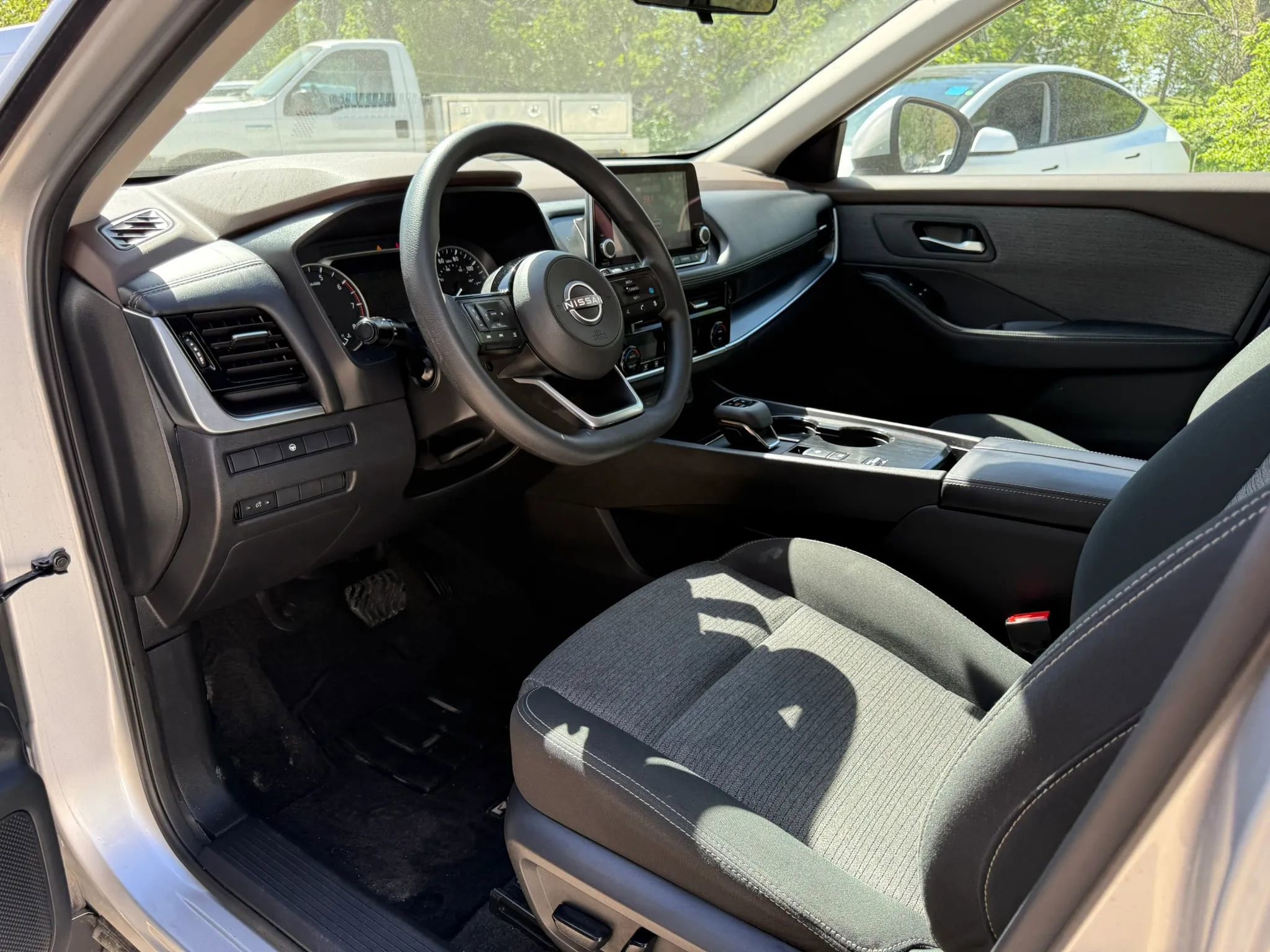 Used 2022 Nissan Rogue SV FWD image 16
