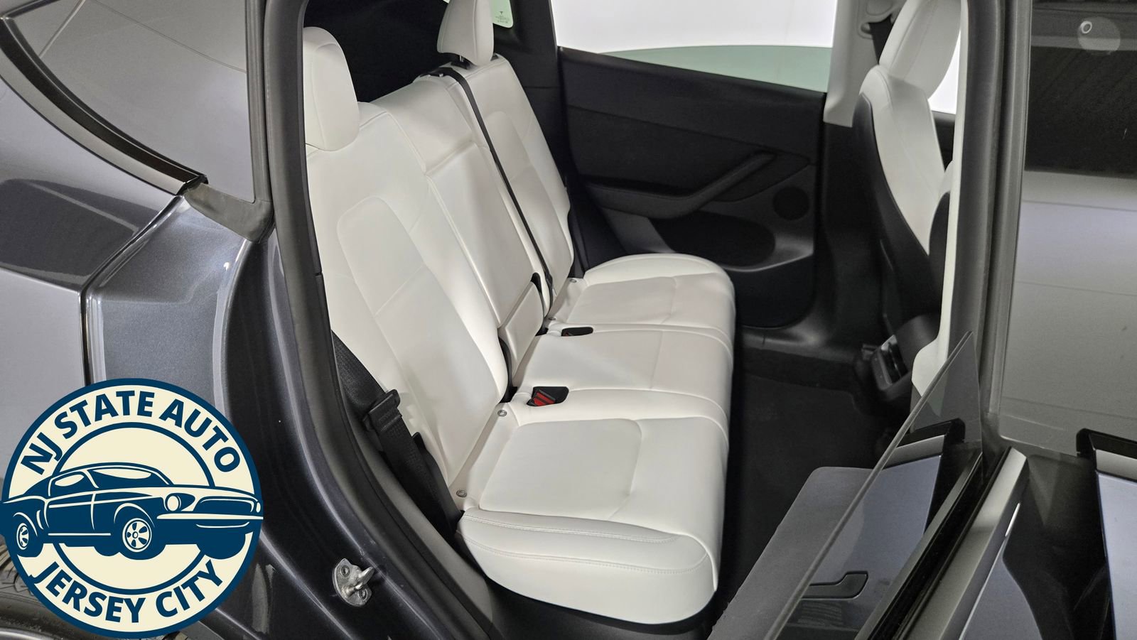Used 2022 Tesla Model Y Long Range AWD/4WD image 29