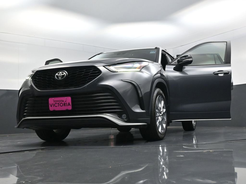 Used 2021 Toyota Highlander XSE image 28