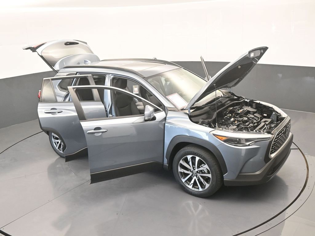 Used 2022 Toyota Corolla Cross XLE image 76
