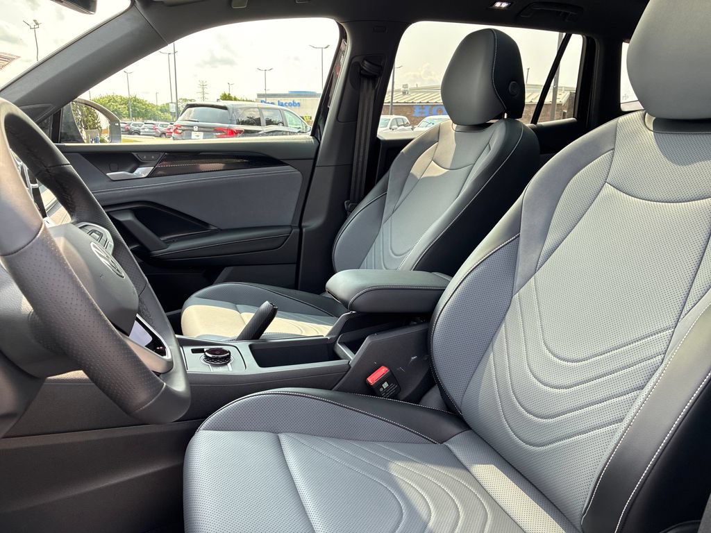 New 2026 Volkswagen Tiguan SE R-Line AWD/4WD image 11