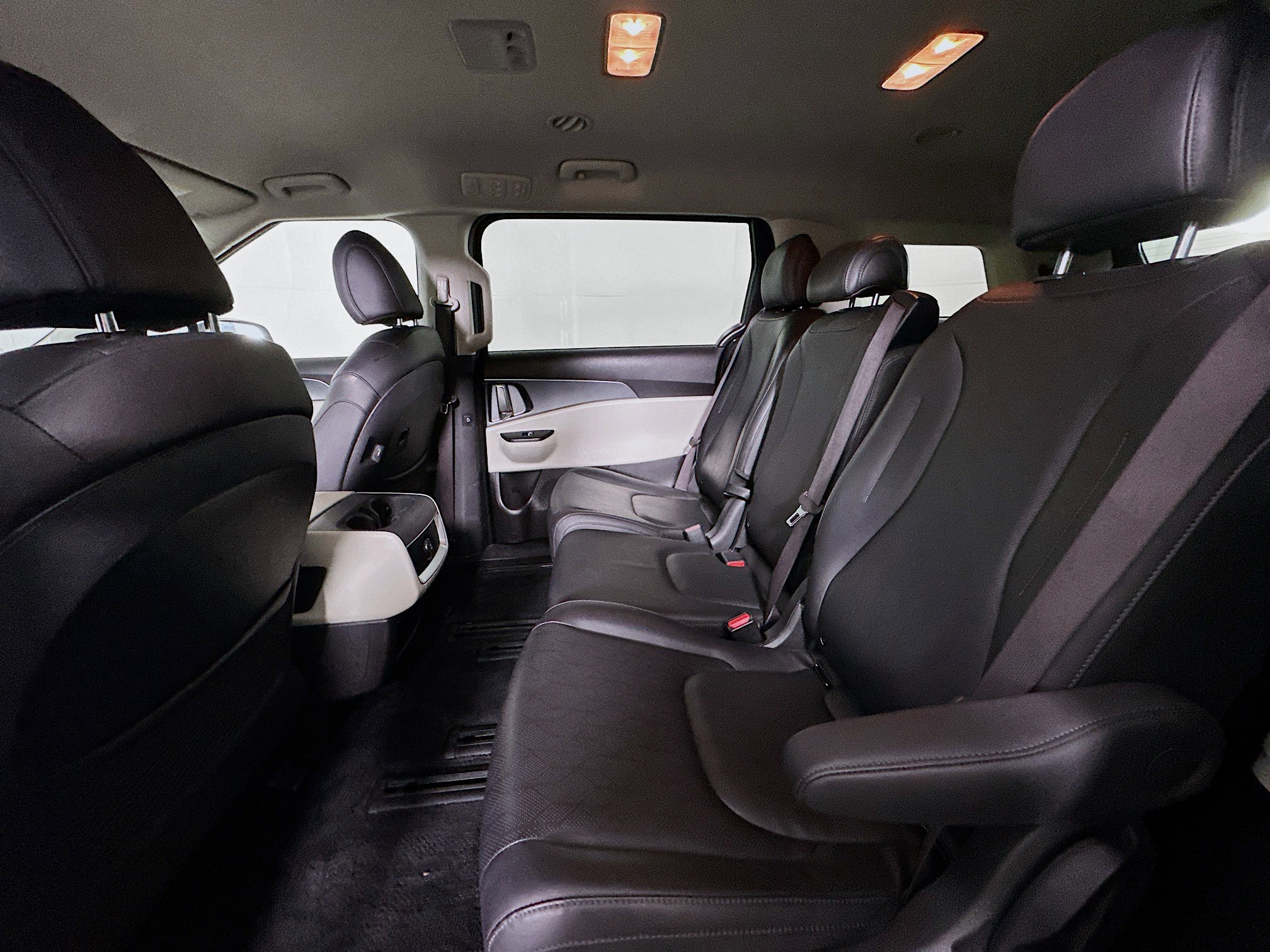 Used 2024 Kia Carnival LX image 26