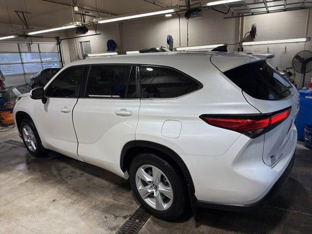 Used 2023 Toyota Highlander L image 11