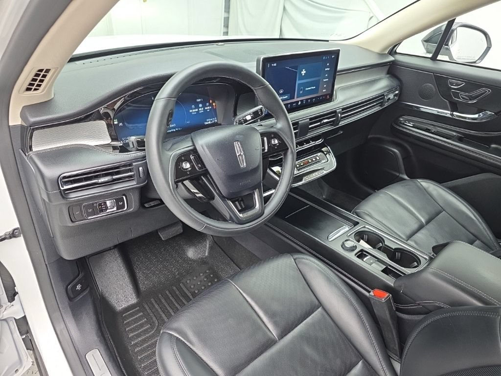 Used 2023 Lincoln Corsair AWD w/ Equipment Group 101A image 15