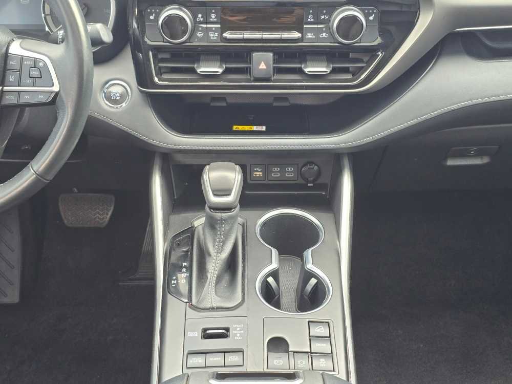 Used 2023 Toyota Highlander XLE image 13