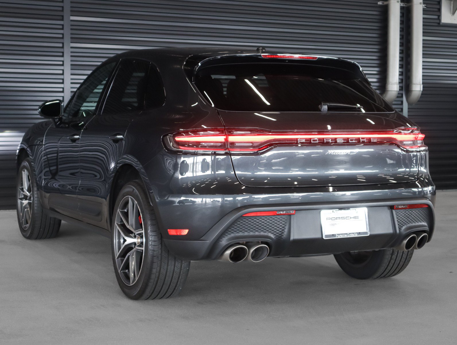 Certified 2024 Porsche Macan S AWD/4WD image 3