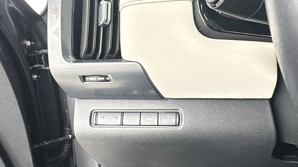 Used 2025 Nissan Pathfinder SL image 35