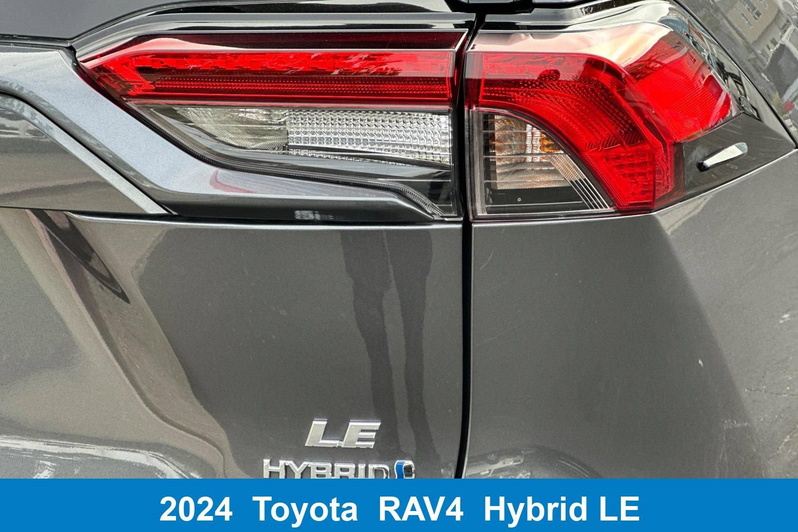 Used 2024 Toyota RAV4 LE AWD/4WD image 33