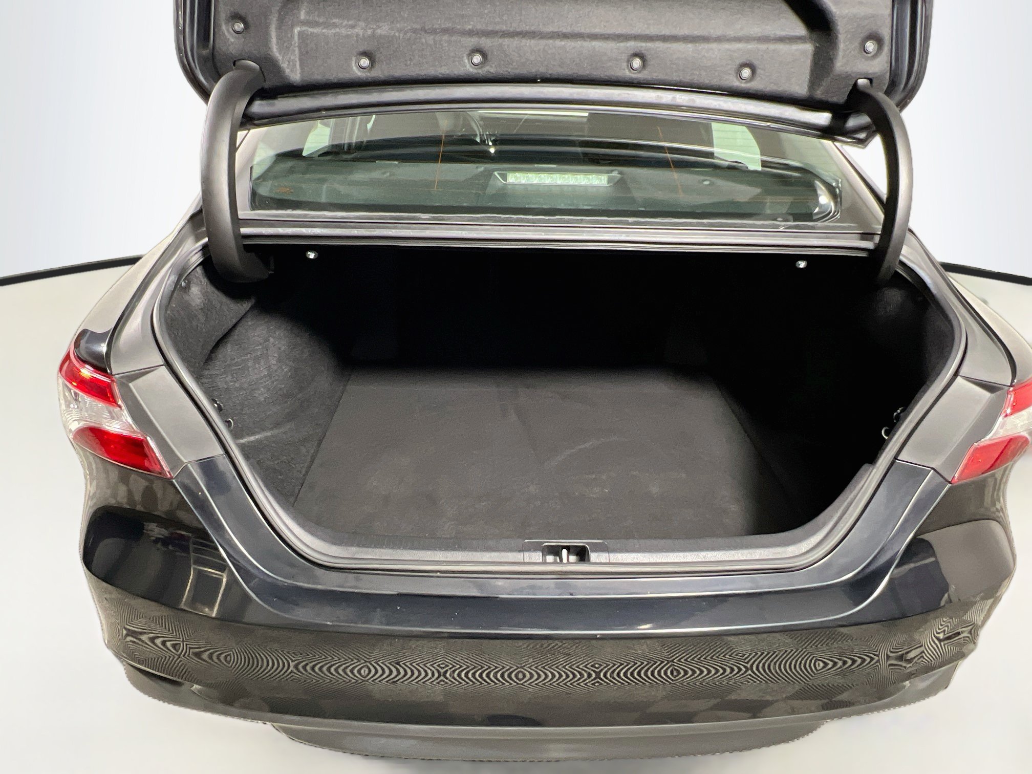 Used 2019 Toyota Camry LE FWD image 33