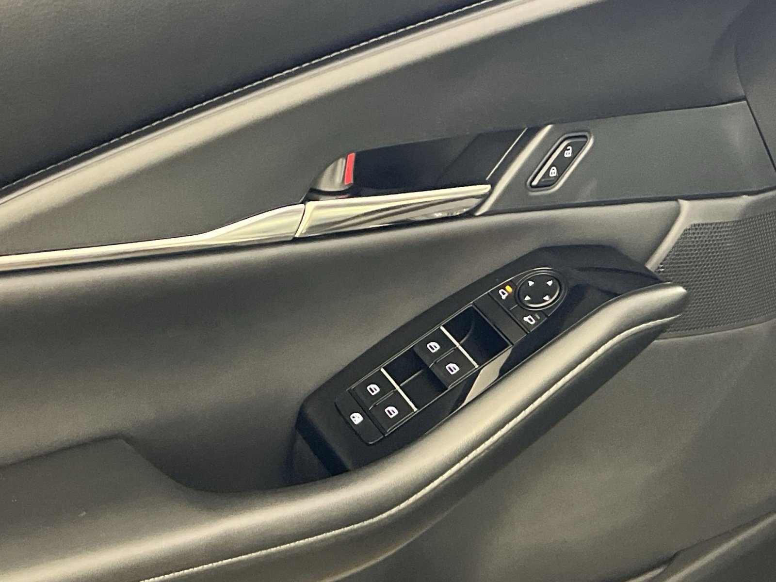 Used 2025 MAZDA CX-30 AWD 2.5 S w/ Preferred Package image 15