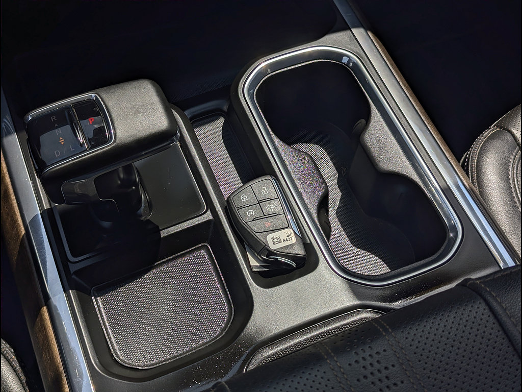 Used 2023 Chevrolet Silverado 1500 High Country w/ High Country Premium Package AWD/4WD image 34