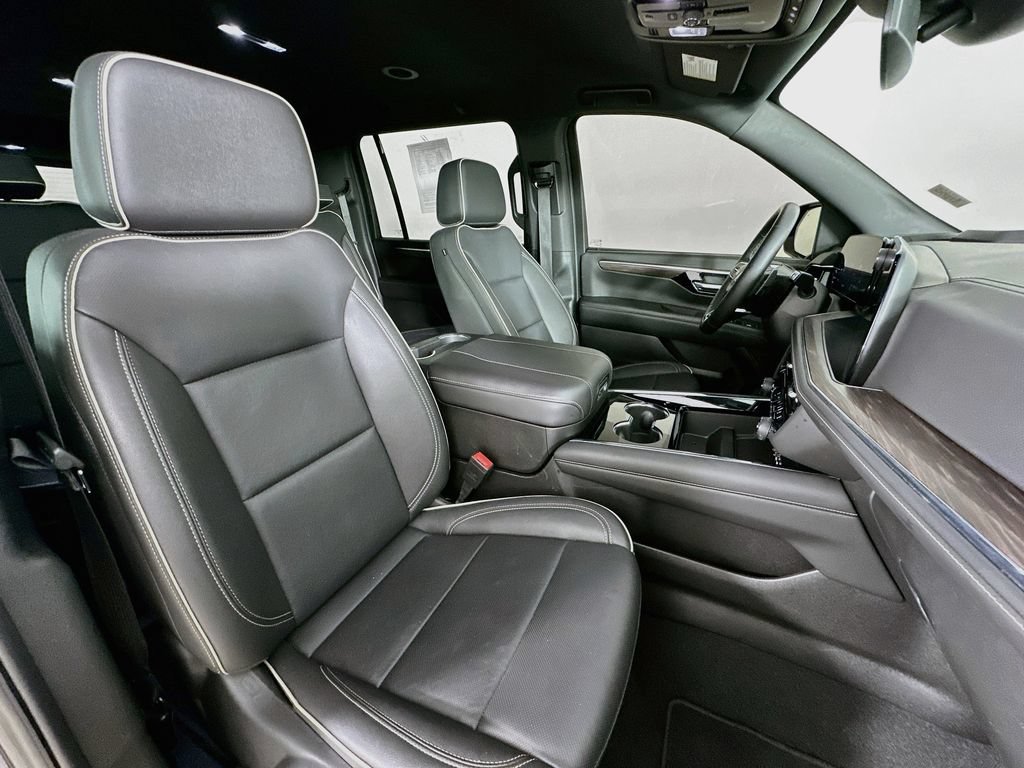 Used 2026 Chevrolet Suburban Premier AWD/4WD image 36