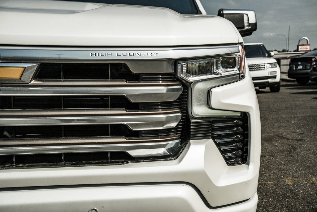 Used 2022 Chevrolet Silverado 1500 High Country w/ High Country Premium Package AWD/4WD image 9