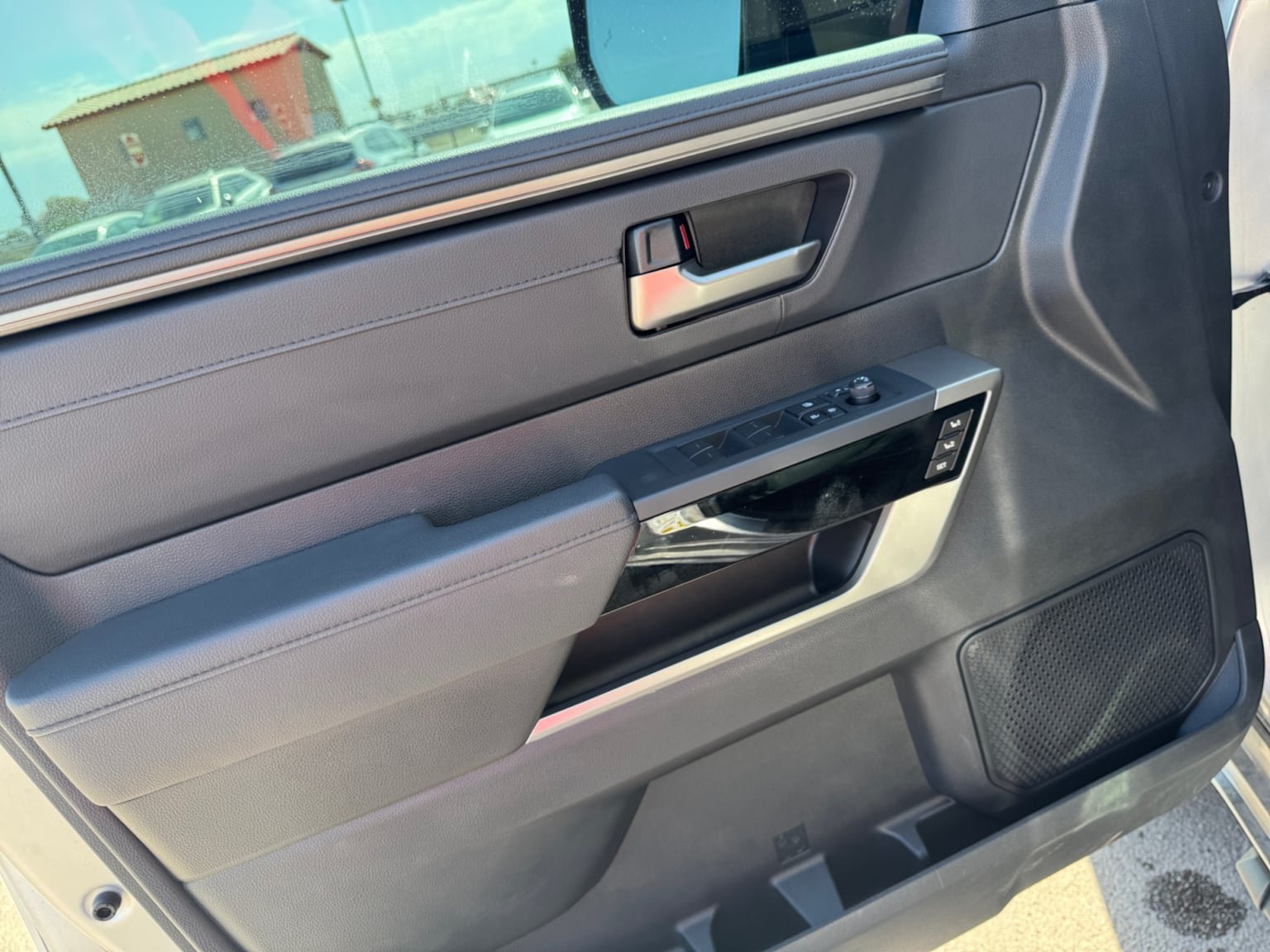 Used 2025 Toyota Tundra Limited AWD/4WD image 11