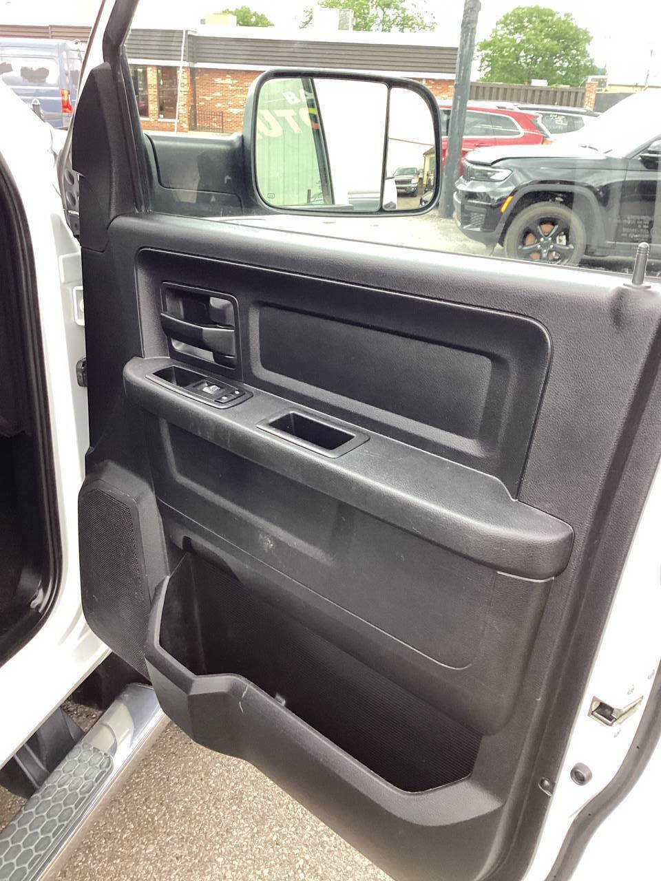 Used 2017 RAM 2500 Tradesman w/ Chrome Appearance Group AWD/4WD image 26