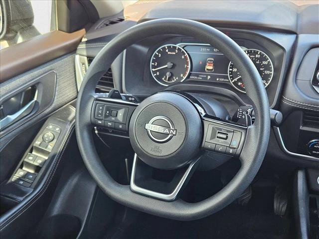 Used 2023 Nissan Rogue SV image 11