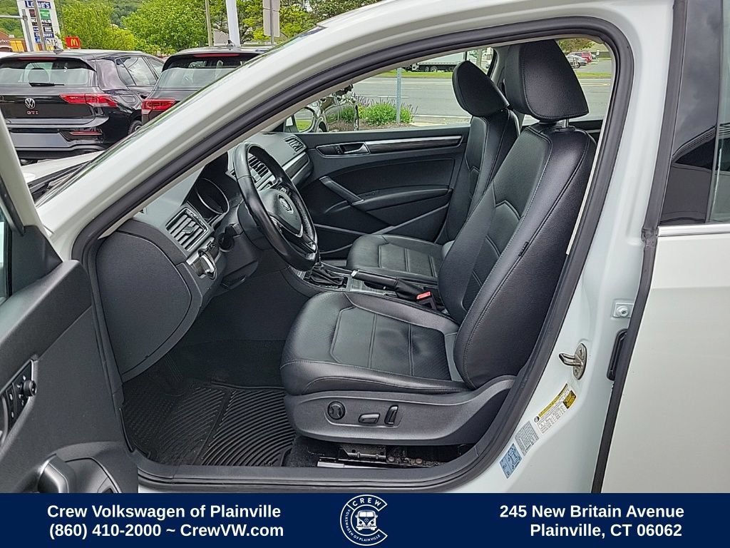 Used 2018 Volkswagen Passat 2.0T SE FWD image 14