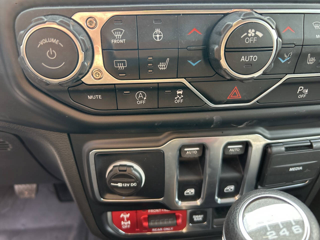 Used 2019 Jeep Wrangler Rubicon w/ Steel Bumper Group AWD/4WD image 11