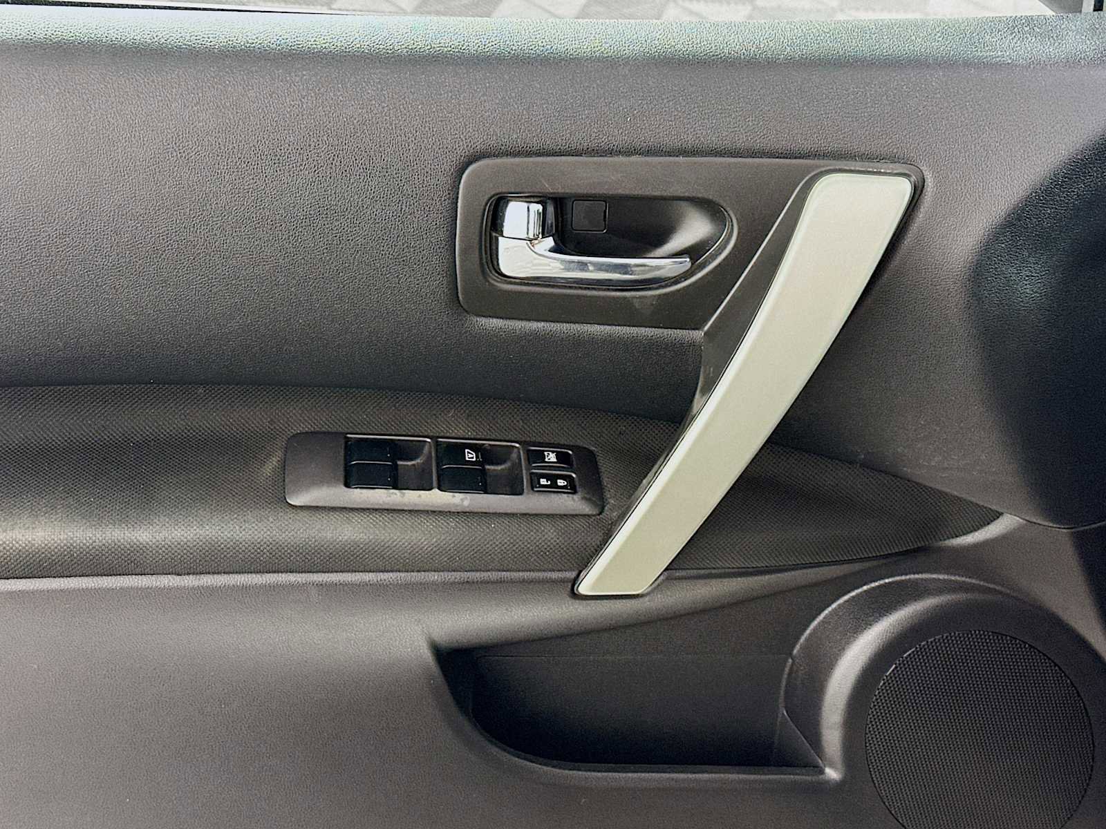 Used 2015 Nissan Rogue S w/ Convenience Package FWD image 16