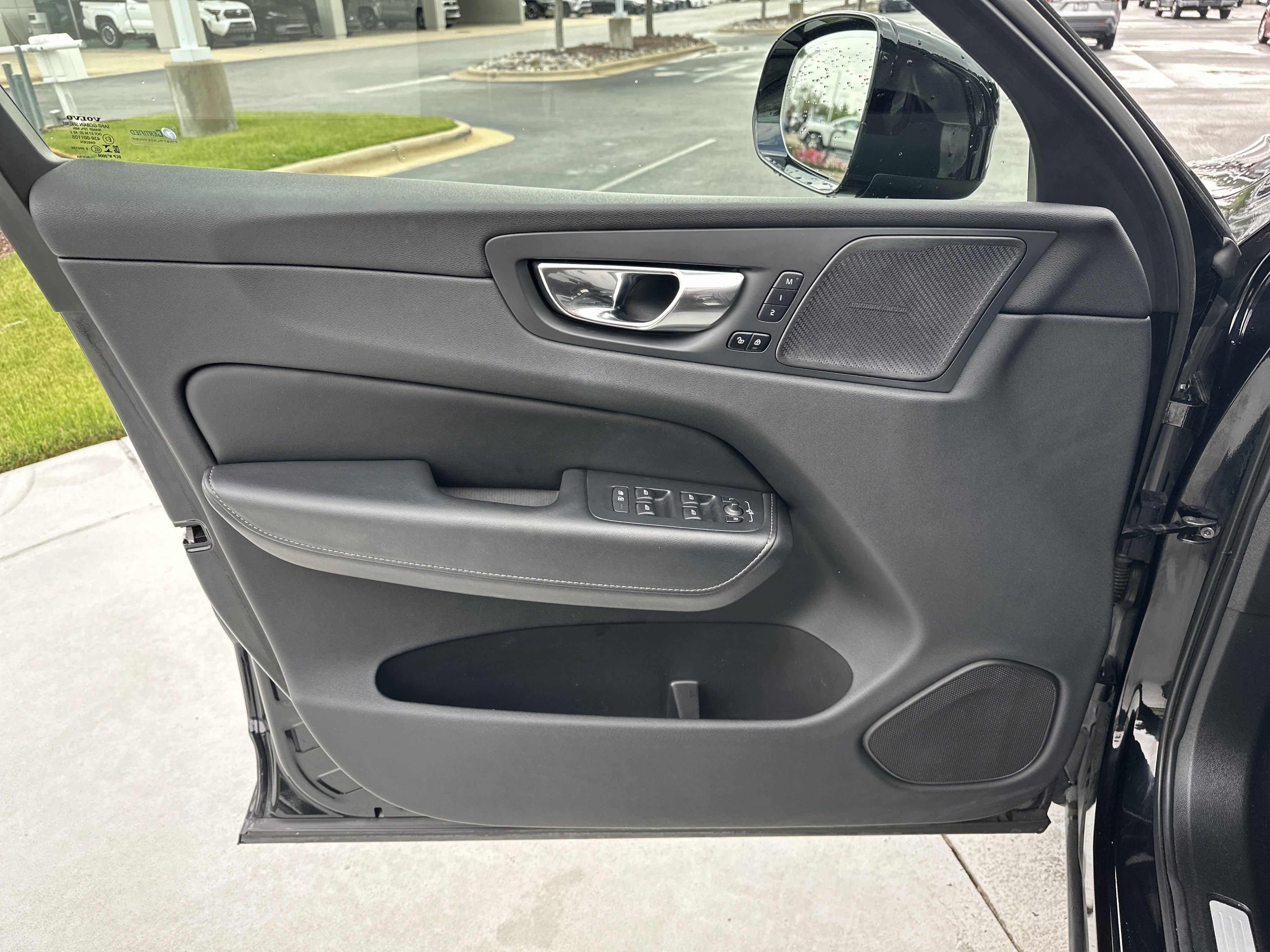 Used 2023 Volvo XC60 B5 Ultimate FWD image 14
