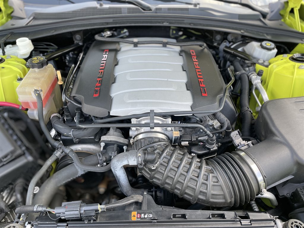 Used 2020 Chevrolet Camaro SS RWD image 4