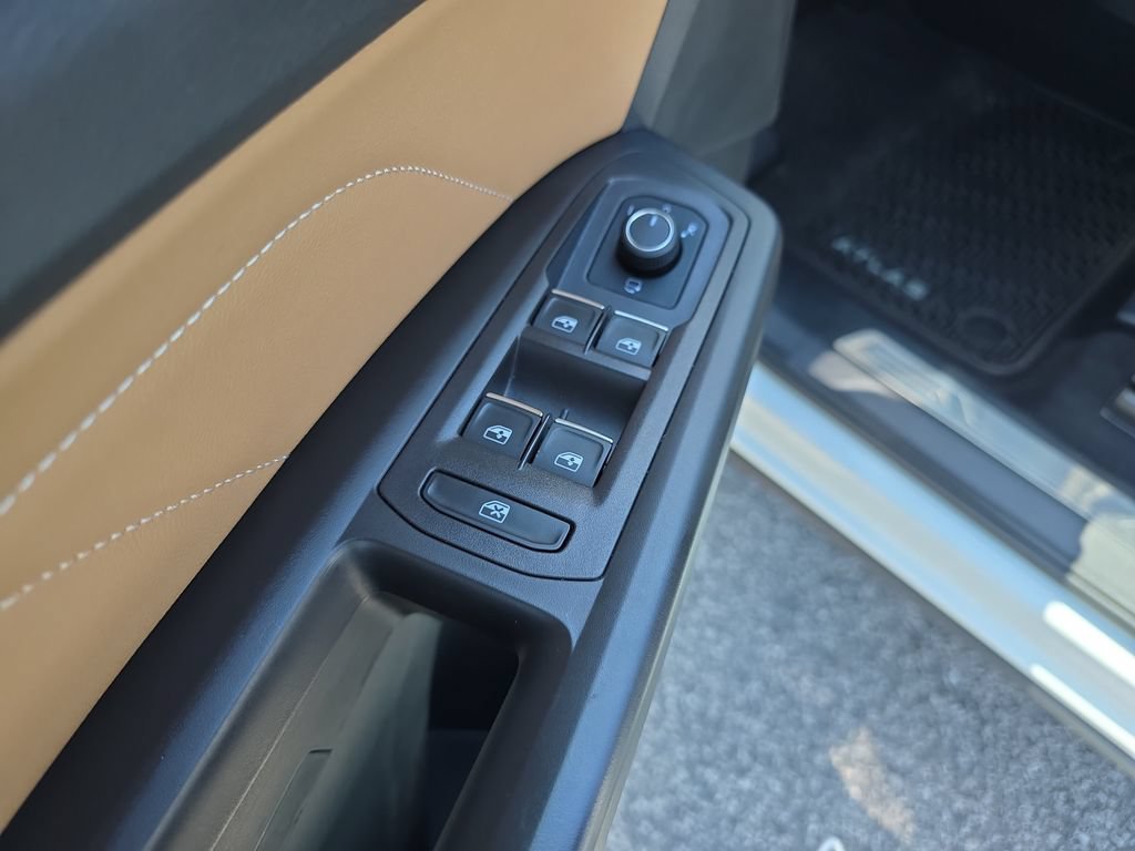 Used 2023 Volkswagen Atlas Cross Sport SEL Premium R-Line AWD/4WD image 18