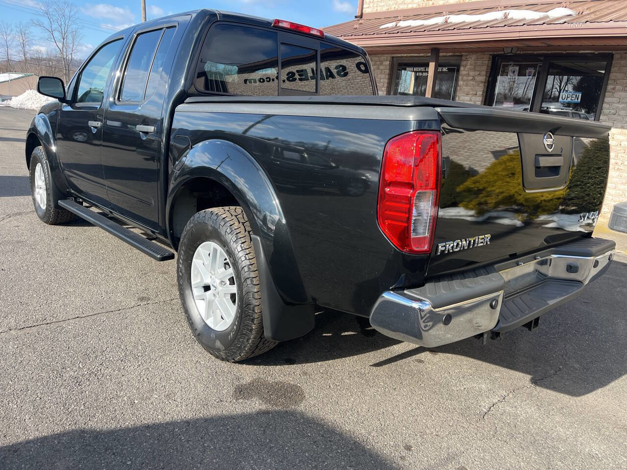 Used 2017 Nissan Frontier SV w/ SV Value Truck Package image 8