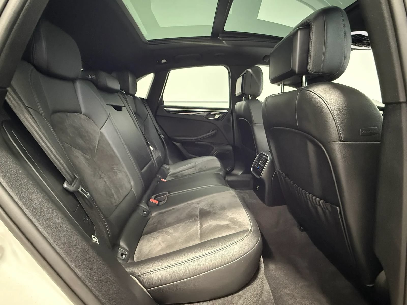 Used 2020 Porsche Macan AWD/4WD image 54
