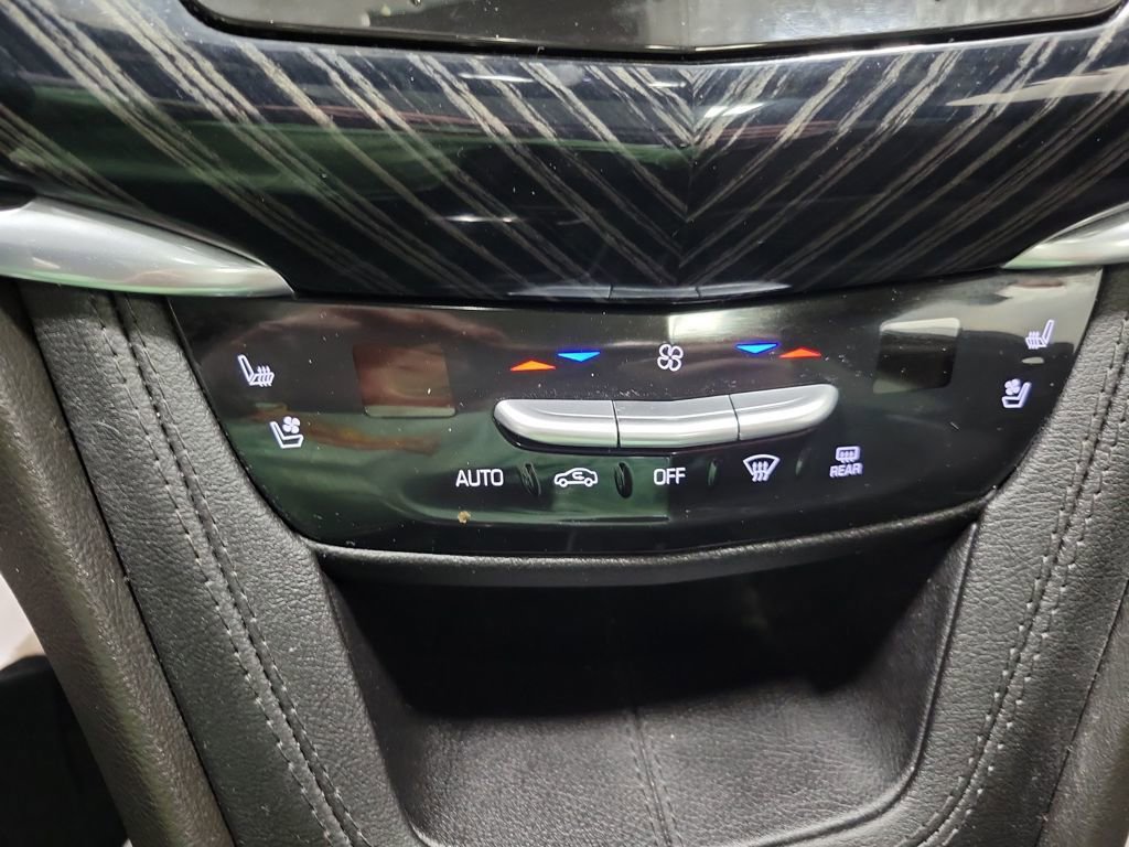 Used 2025 Cadillac XT6 Premium Luxury image 33