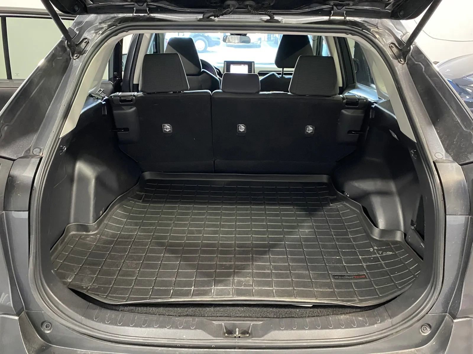 Used 2020 Toyota RAV4 LE image 8