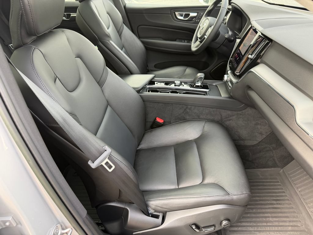 Used 2023 Volvo XC60 T8 Core AWD/4WD image 14