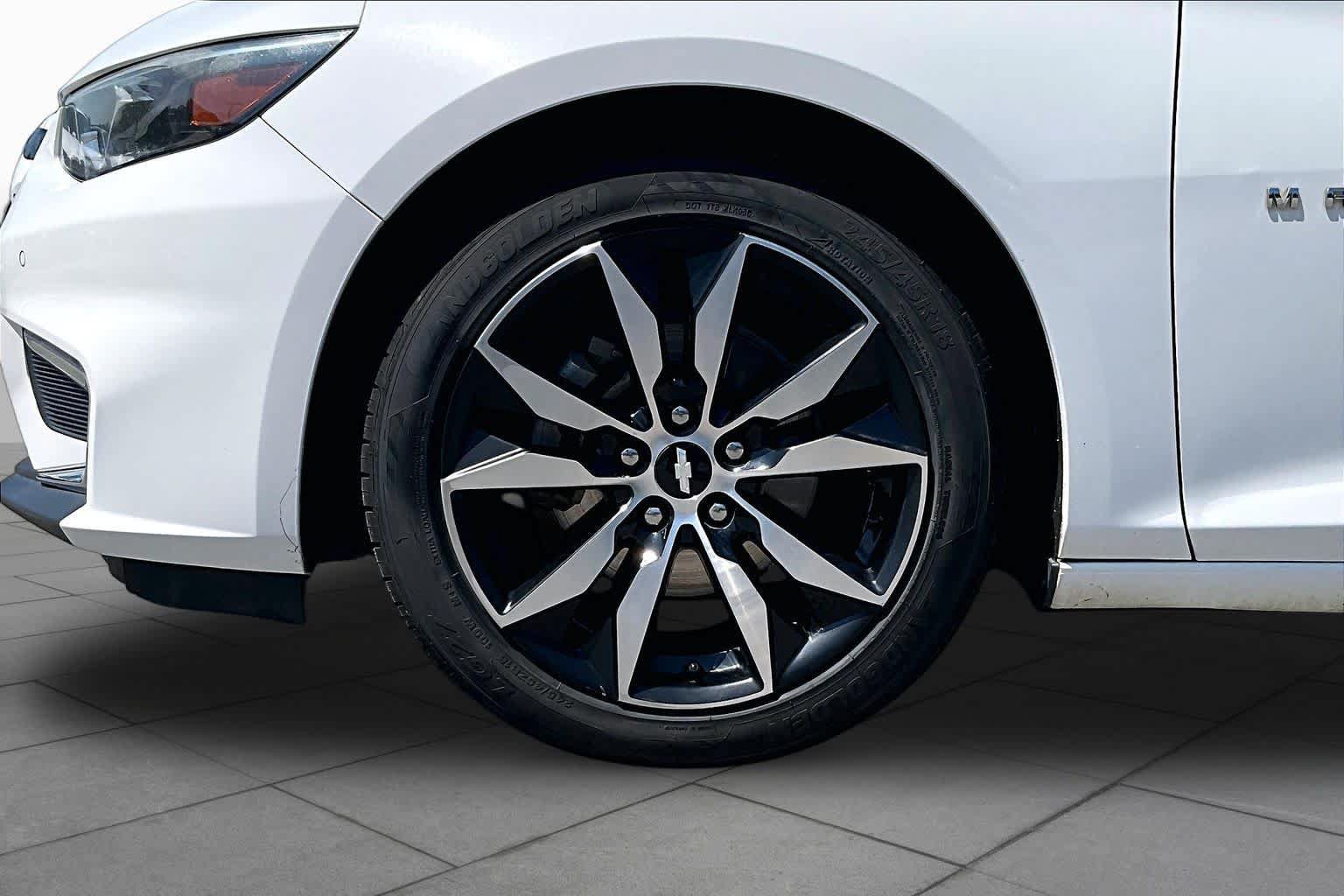 Used 2018 Chevrolet Malibu LT w/ Leather Package FWD image 10