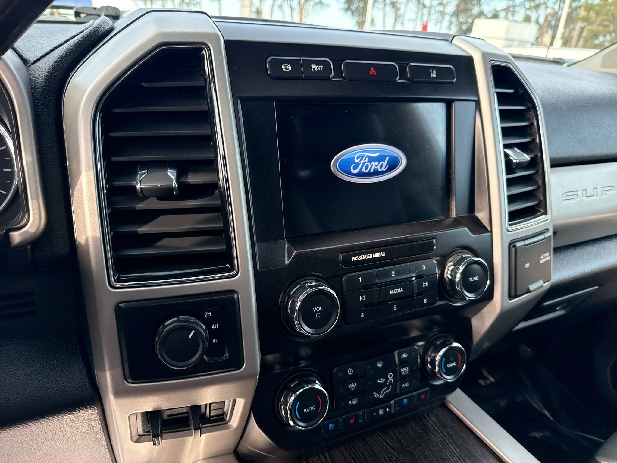 Used 2020 Ford F350 Lariat AWD/4WD image 15