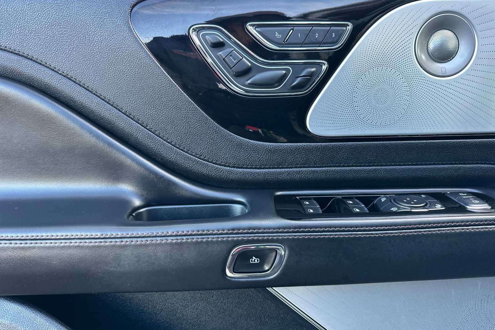 Used 2020 Lincoln Aviator Grand Touring w/ Equipment Group 301A image 10