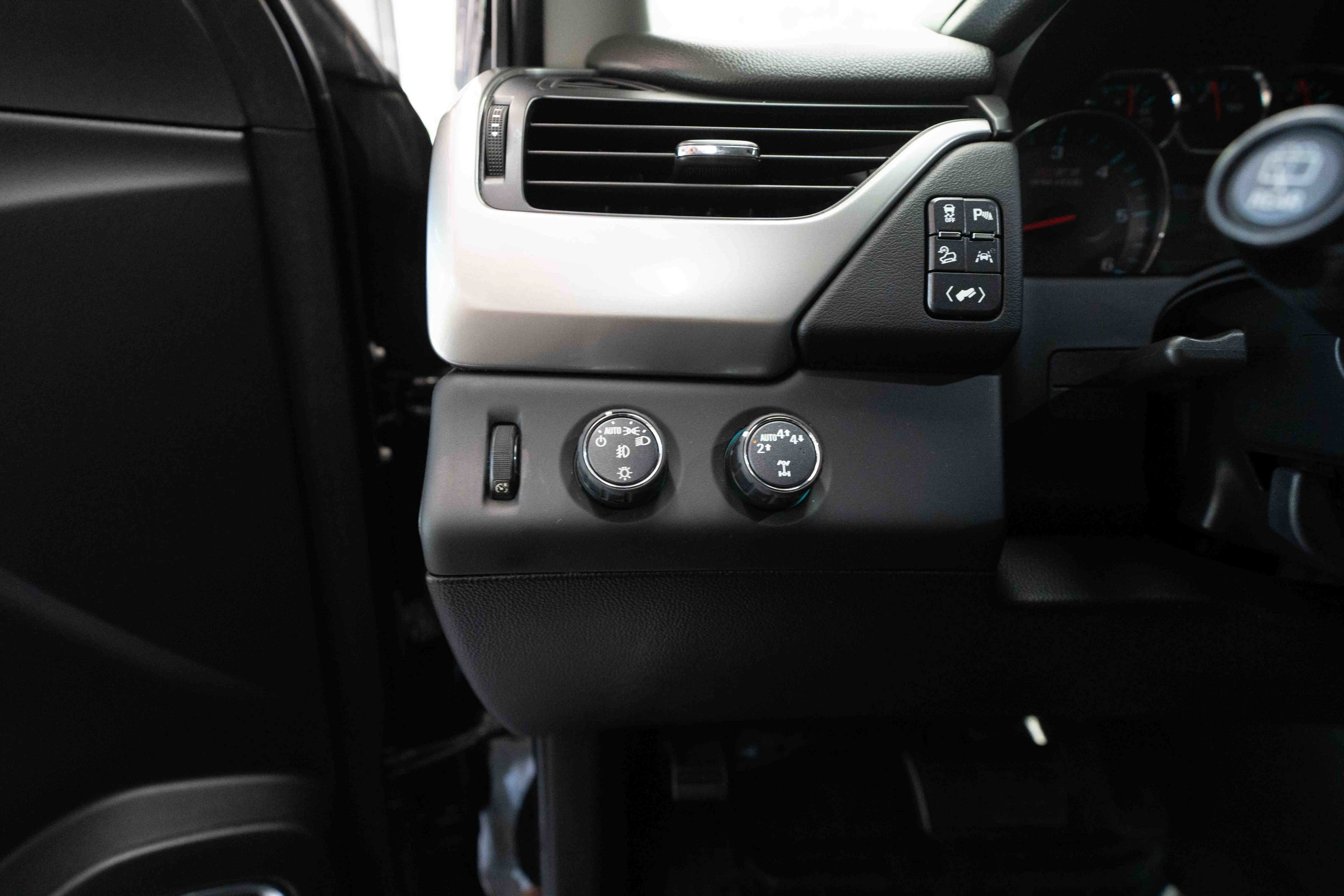 Used 2018 Chevrolet Tahoe LT w/ Z71 Midnight Edition AWD/4WD image 11