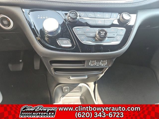 New 2025 Chrysler Pacifica Select image 19