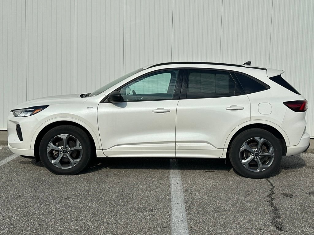 Used 2024 Ford Escape ST-Line w/ Tech Pack #1 AWD/4WD image 3