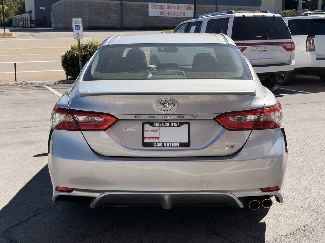 Used 2018 Toyota Camry SE w/ Moonroof Package FWD image 5