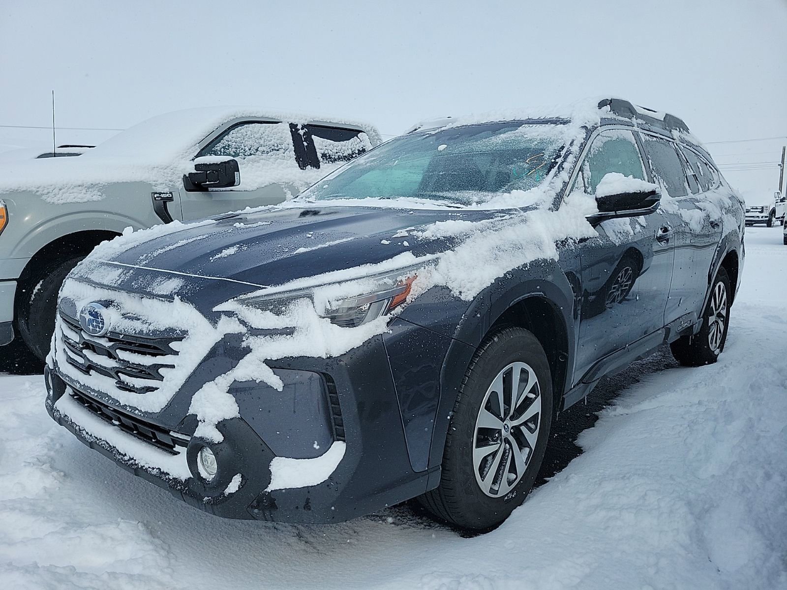 Used 2023 Subaru Outback Premium image 2