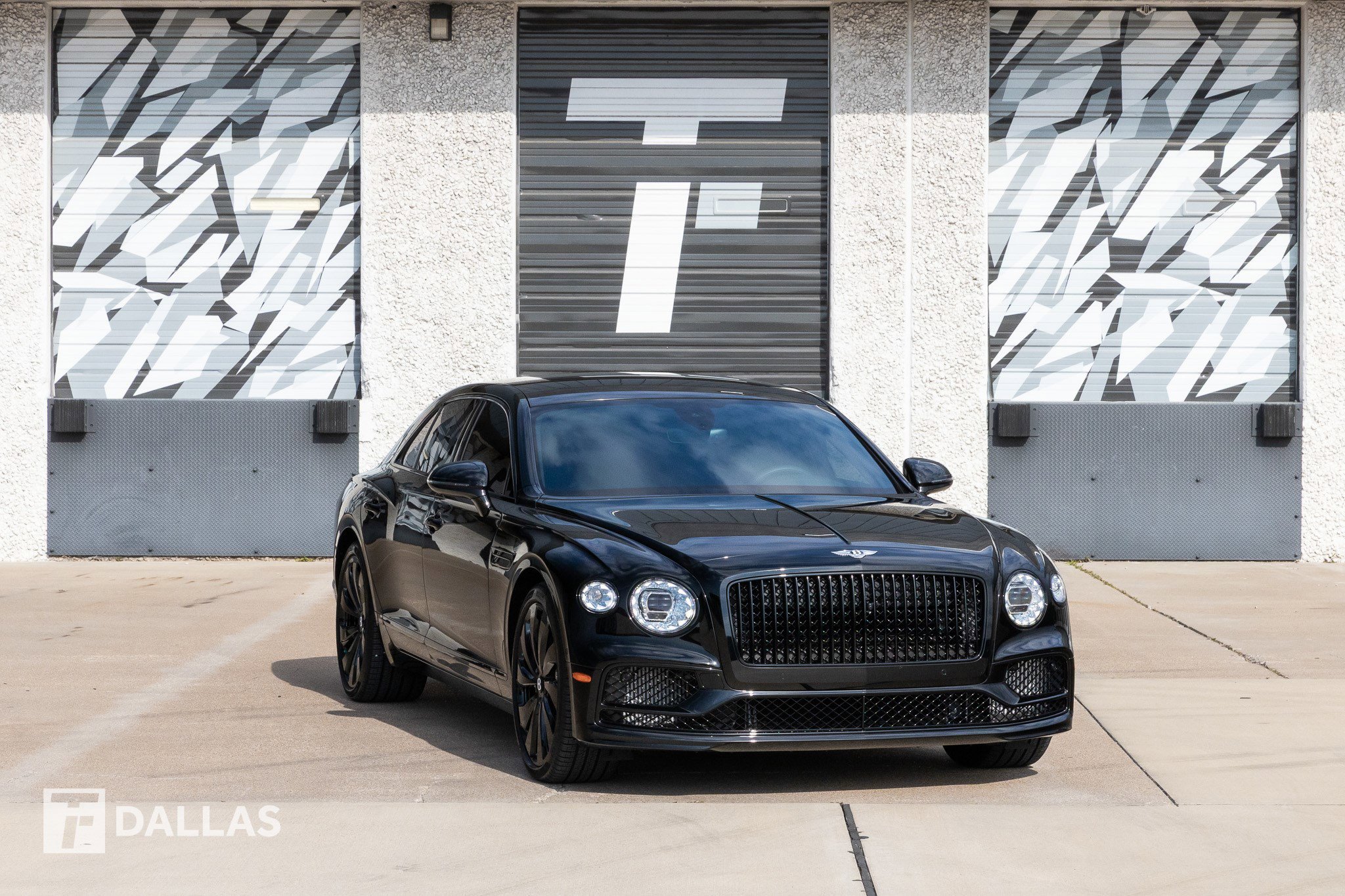 Used 2024 Bentley Flying Spur V8 image 1