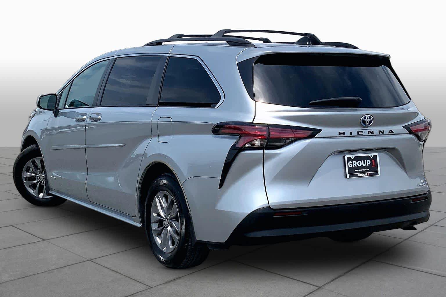 Used 2021 Toyota Sienna LE FWD image 12