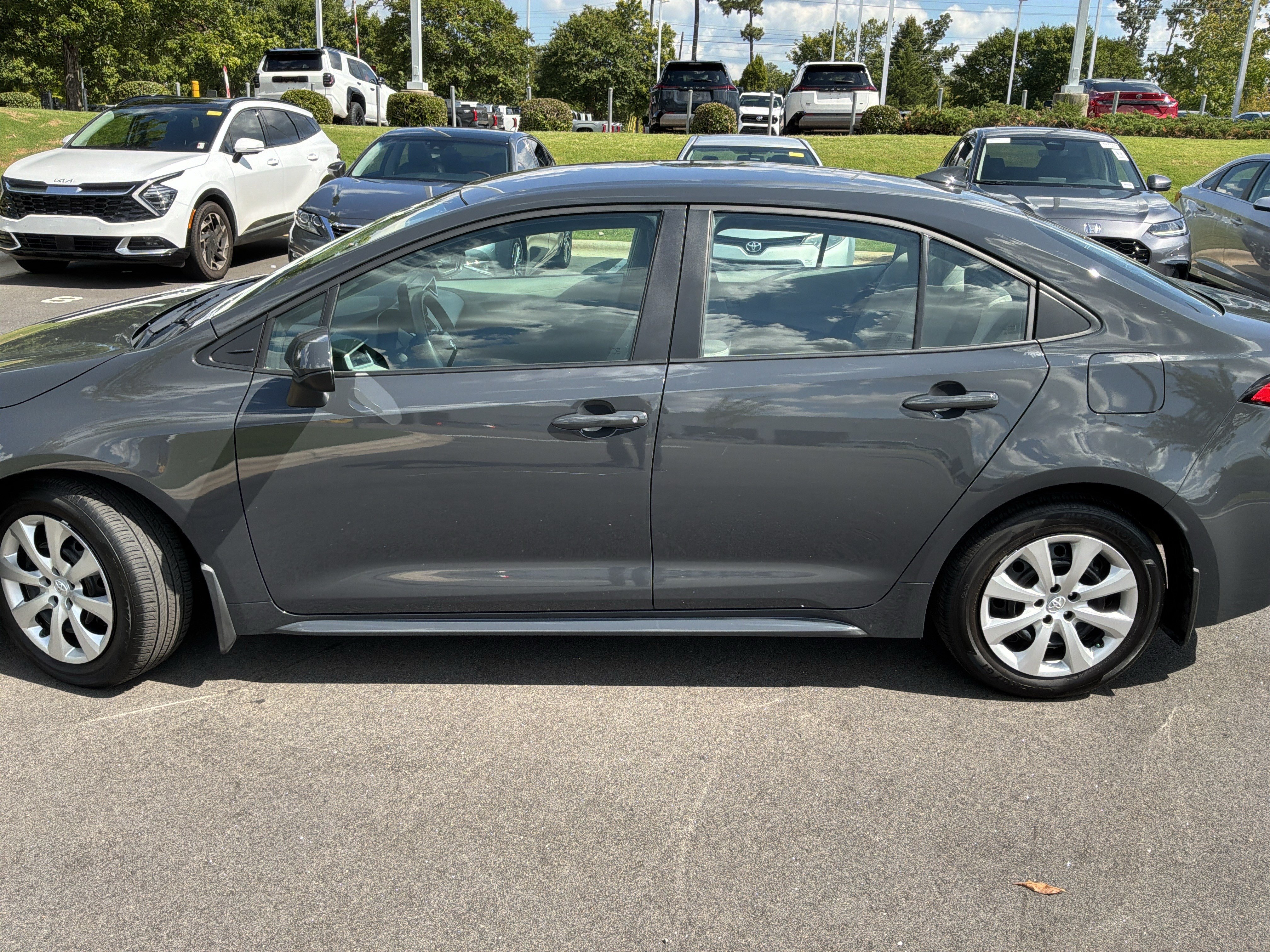 Used 2025 Toyota Corolla LE FWD image 7