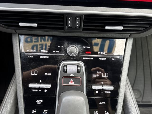 Used 2020 Porsche Cayenne image 24