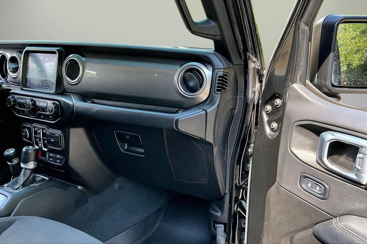 Used 2022 Jeep Wrangler Unlimited Sahara w/ Cold Weather Group AWD/4WD image 20