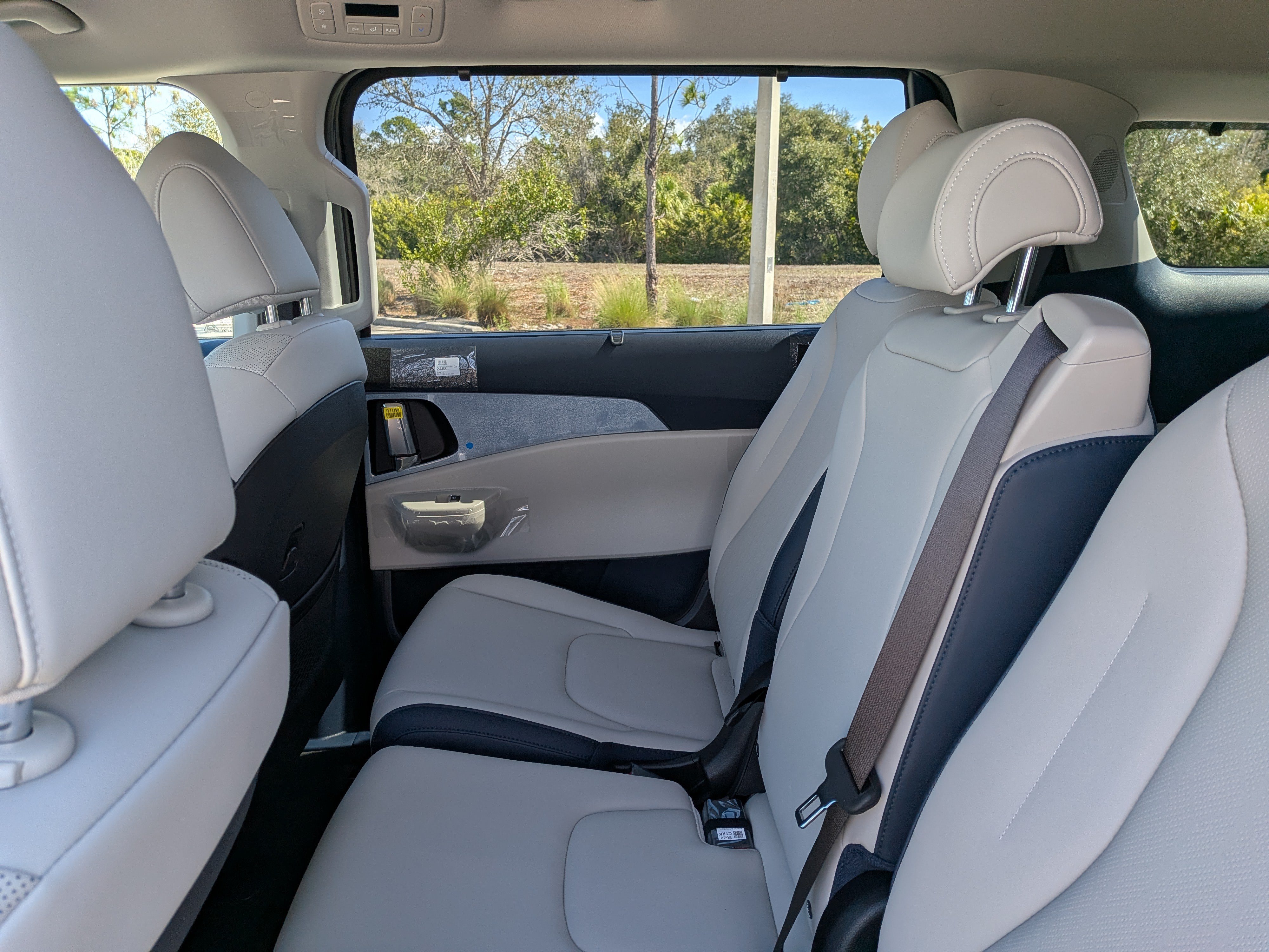New 2026 Kia Carnival EX FWD image 16