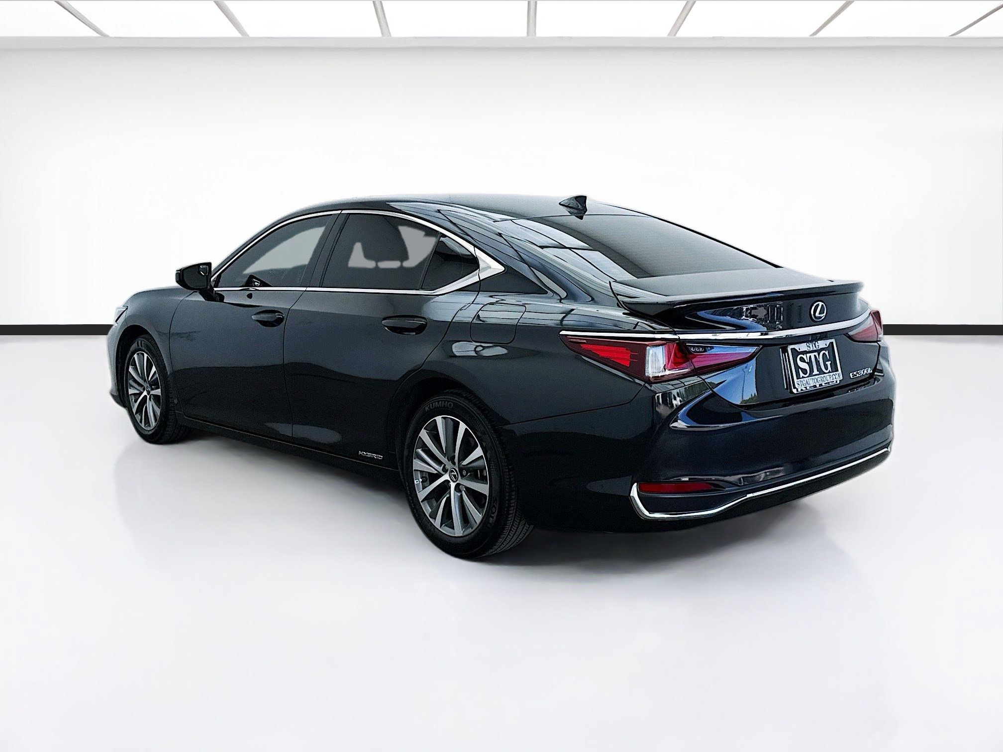 Used 2021 Lexus ES 300h w/ Accessory Package image 6