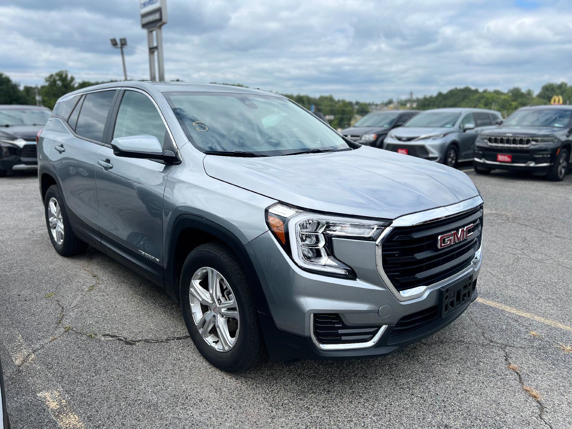 Used 2024 GMC Terrain SLE