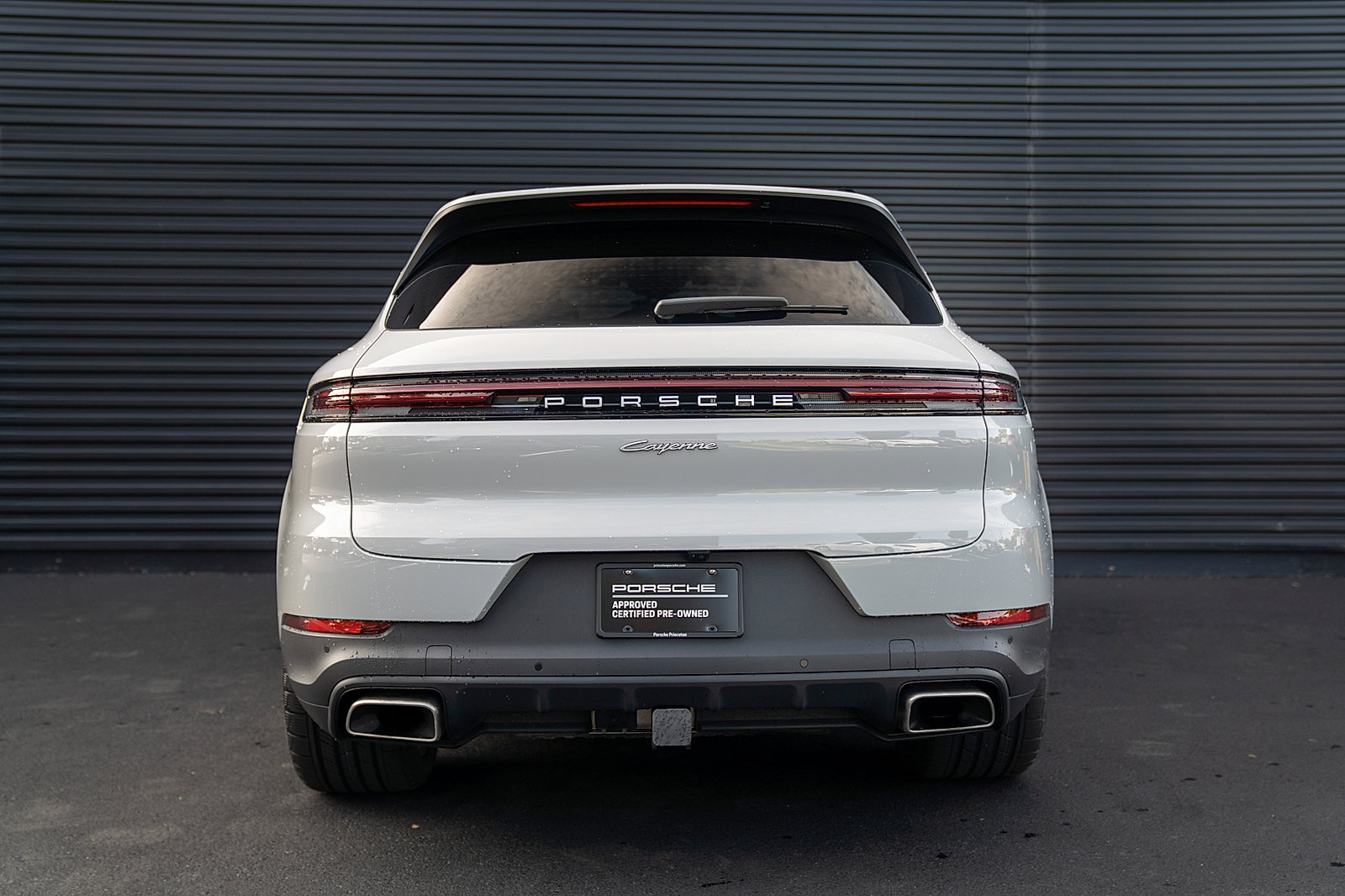 Certified 2025 Porsche Cayenne E-Hybrid w/ Premium Package Plus AWD/4WD image 30